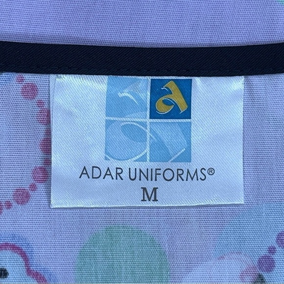 NEW ADAR MEDOUM SCRUBS TOP BELTED SHORT SLEEVE FLORAL PANDS PURPLE COLORFUL - Picture 8 of 9